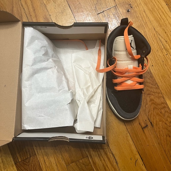 Jordan 1 Mid SE Craft in Little Kids' size 13, Anthracite/Black/Bright Mandarin - Picture 5 of 12